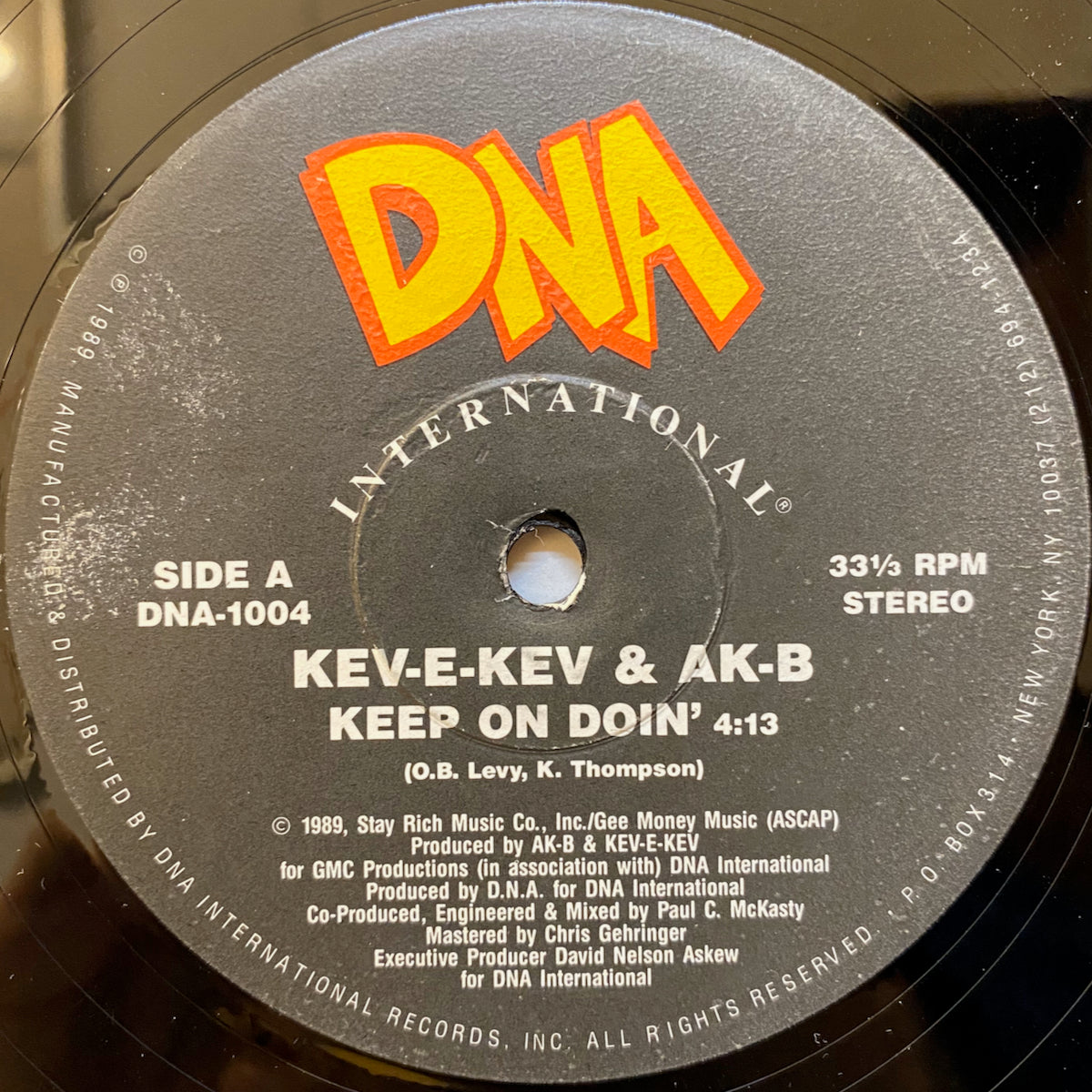 Kev-E-Kev & AK-B-Keep On Doin (激レアオリジナル) Kev-E-Kev & Ak-B - Keep On Doin' (1989) - YouTube